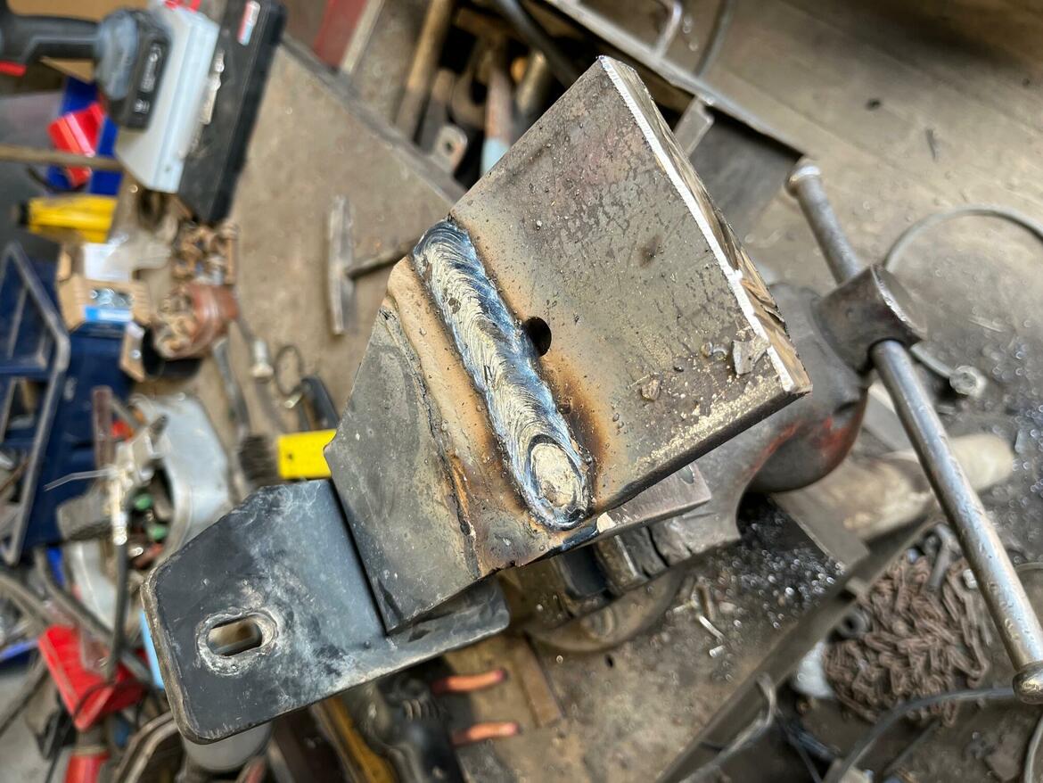 Re: Traktorbagr Komatsu WB93 R - klimatizace