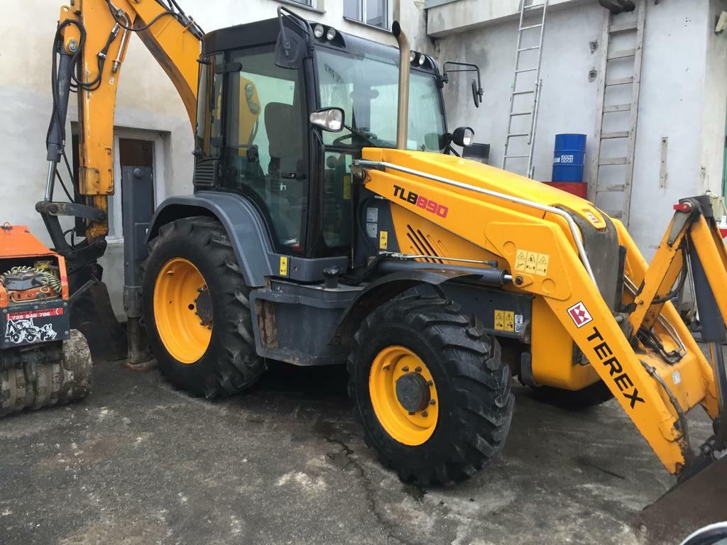Re: Traktorbagr MF 965