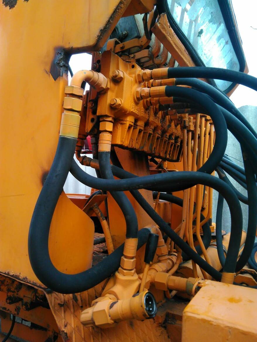 Úprava hydraulického rozdělovače (na Longhini Idrodumper)