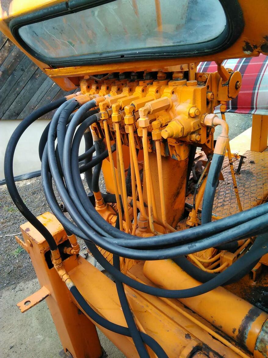 Úprava hydraulického rozdělovače (na Longhini Idrodumper)