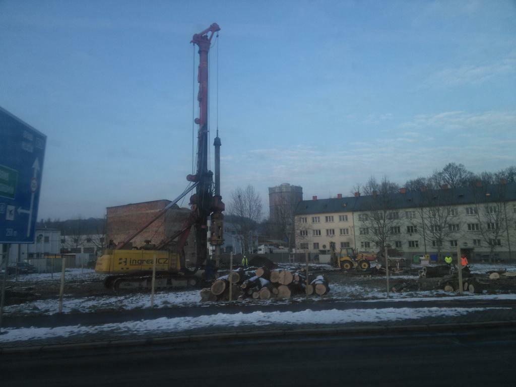 Re: vrtne soupravy,  stroje pro specialni zakla...