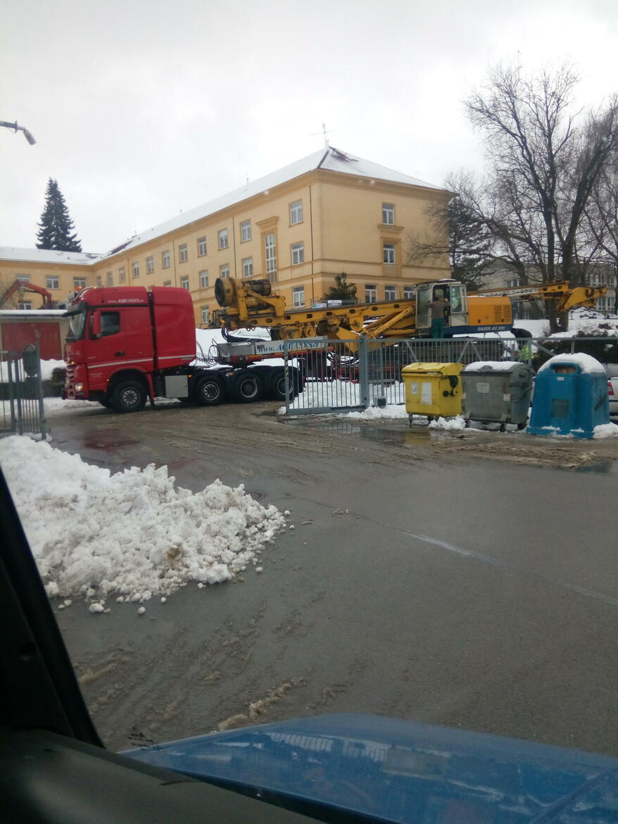 Re: vrtne soupravy,  stroje pro specialni zakla...