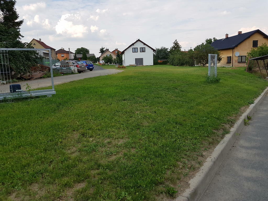 Re: zahrady na klíč s trávníkem a terénky