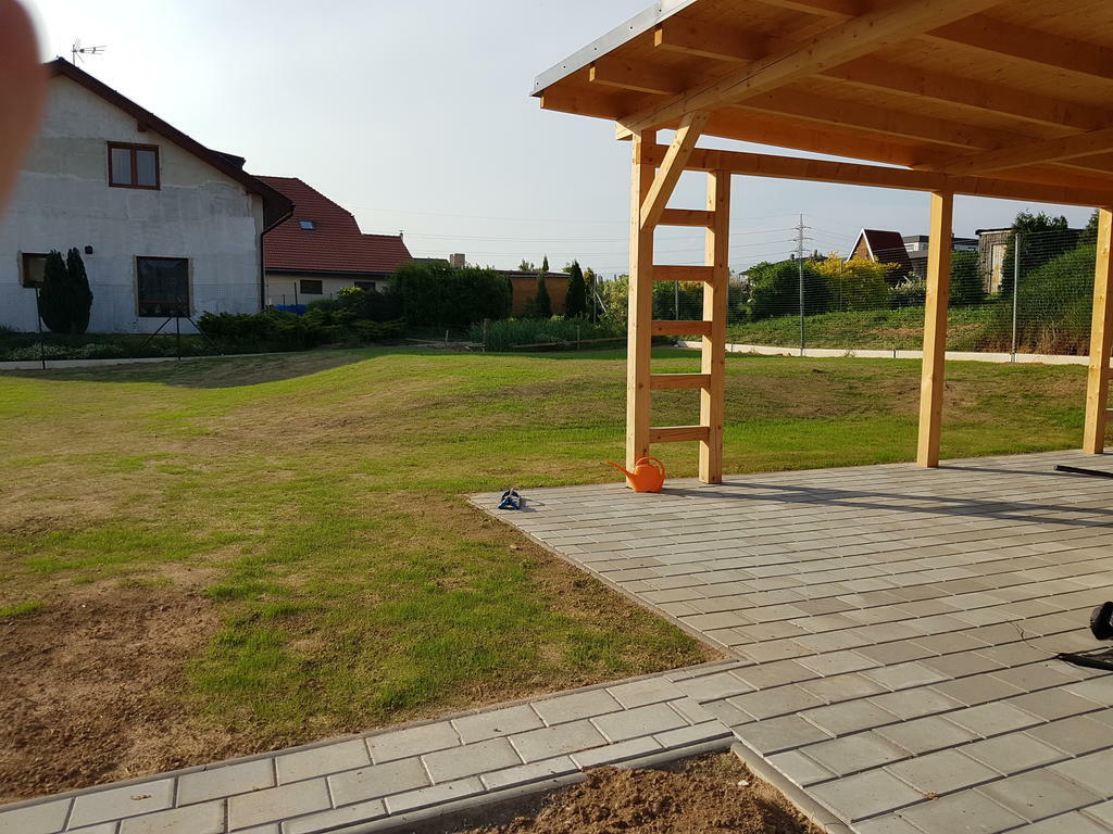 Re: zahrady na klíč s trávníkem a terénky