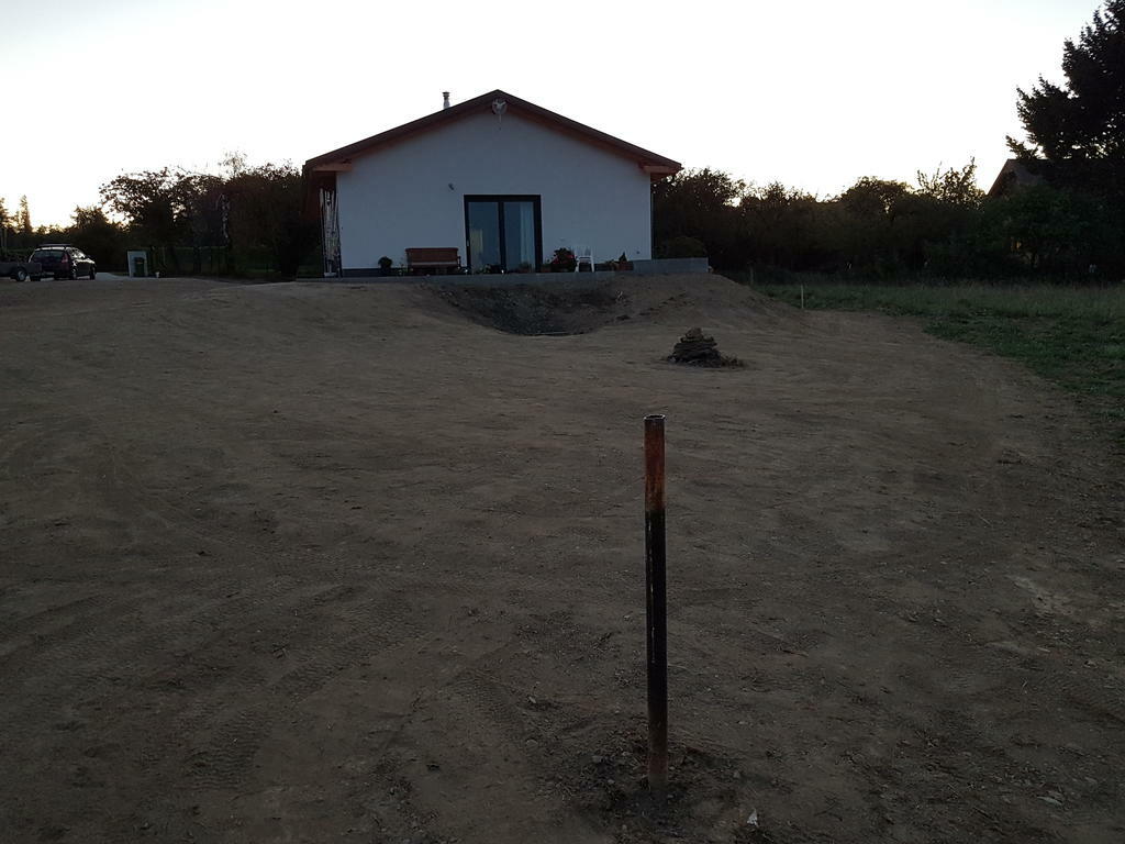 Re: zahrady na klíč s trávníkem a terénky