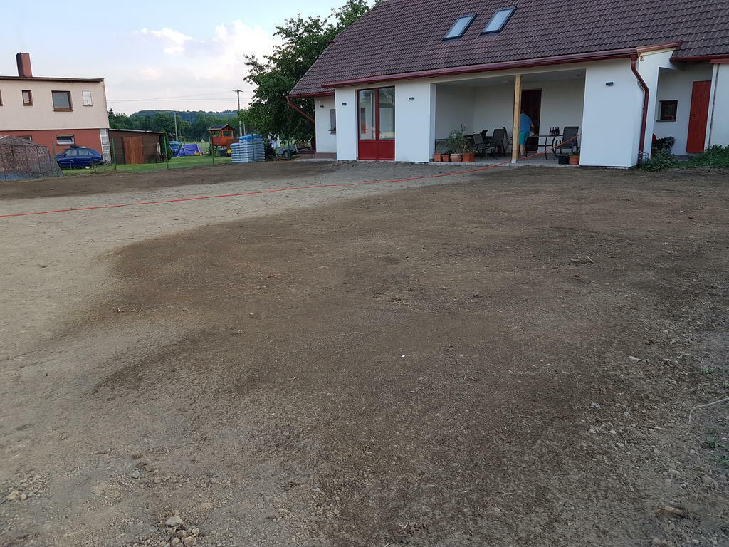 Re: zahrady na klíč s trávníkem a terénky