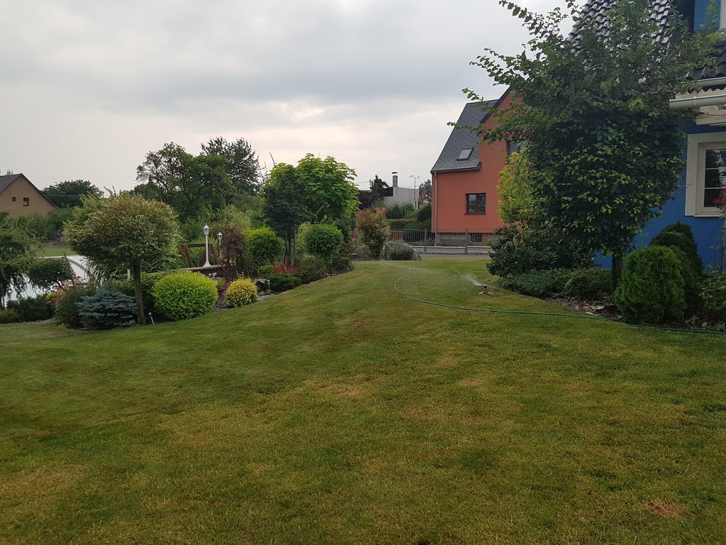 Re: zahrady na klíč s trávníkem a terénky