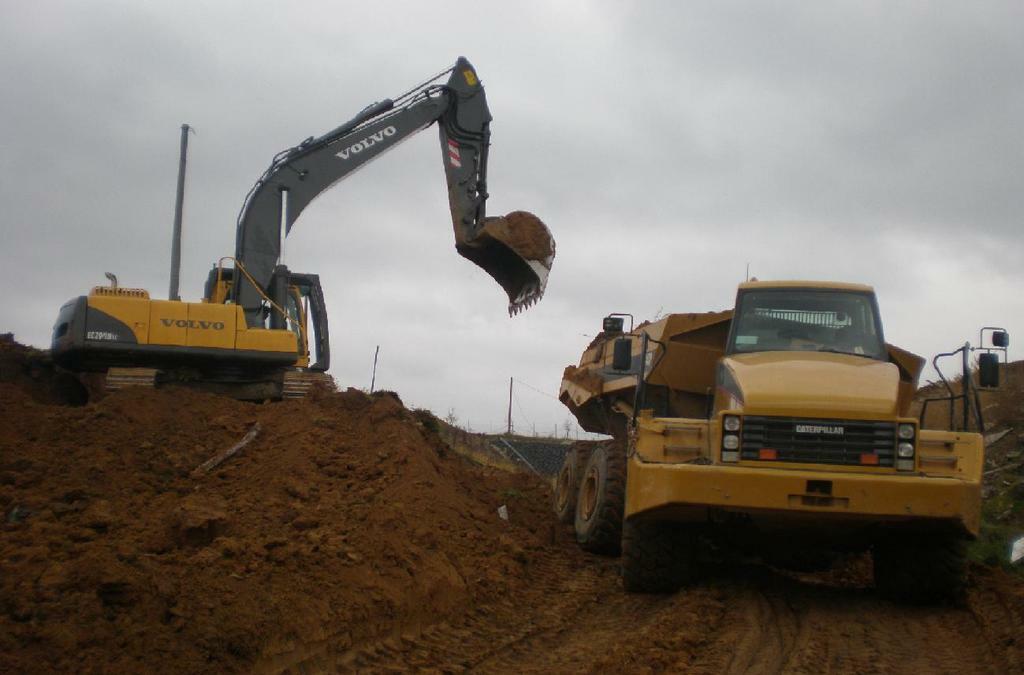 Volvo EC290BLc & Caterpillar 740
