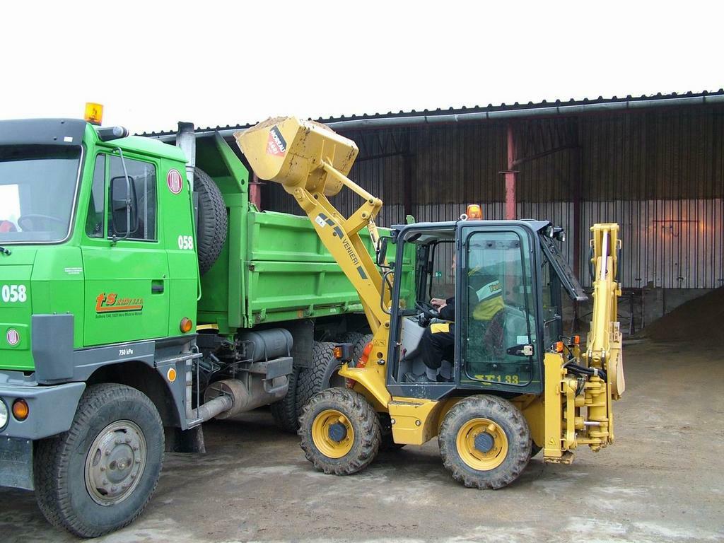 Re: JCB 2CX-JCB 1CX-Bobek s podkopem?