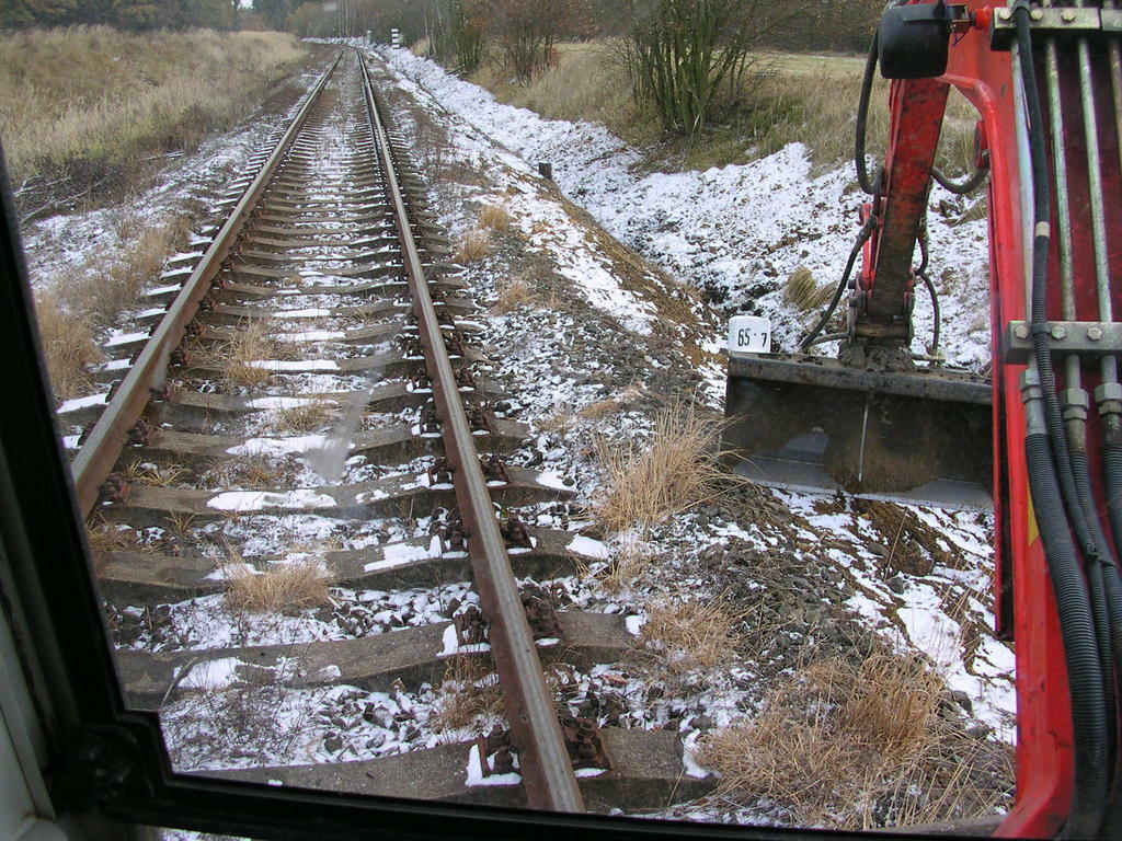 Několika kmetrová  jízda po železnici, je také příjemnější na velkých kolech. Tato je na pásech, no nic moc.