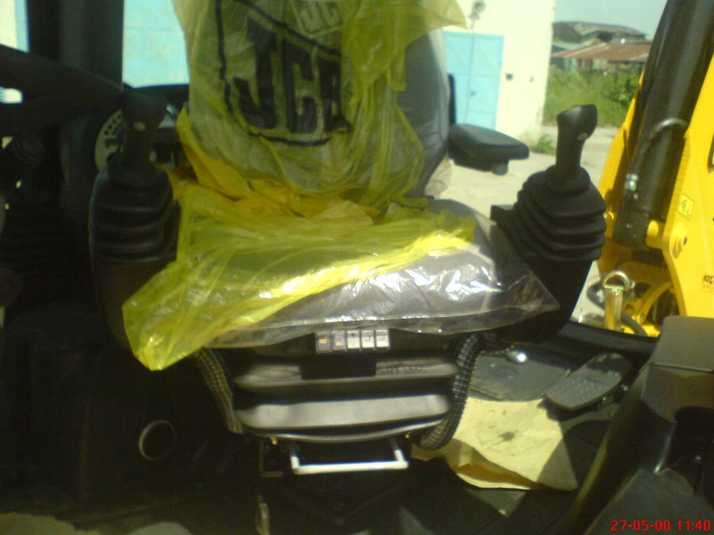 sedačka JCB 4CX