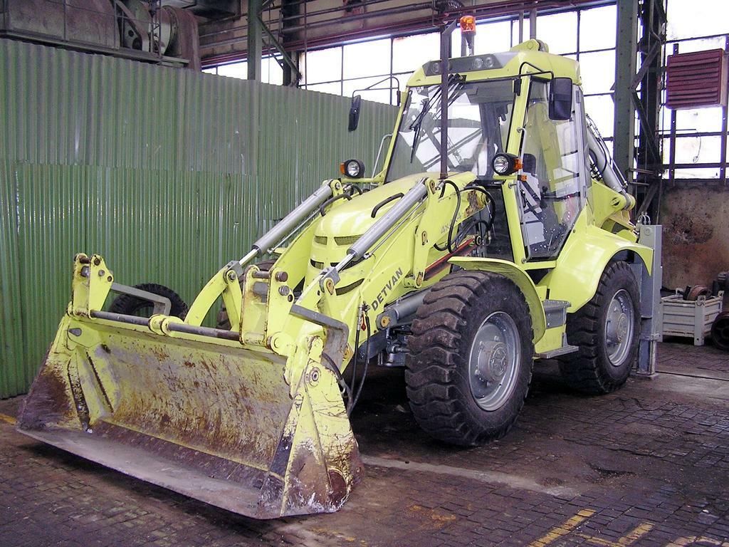 Jediný prototyp rypadlonakladače Detvan RN256.A z roku 2001