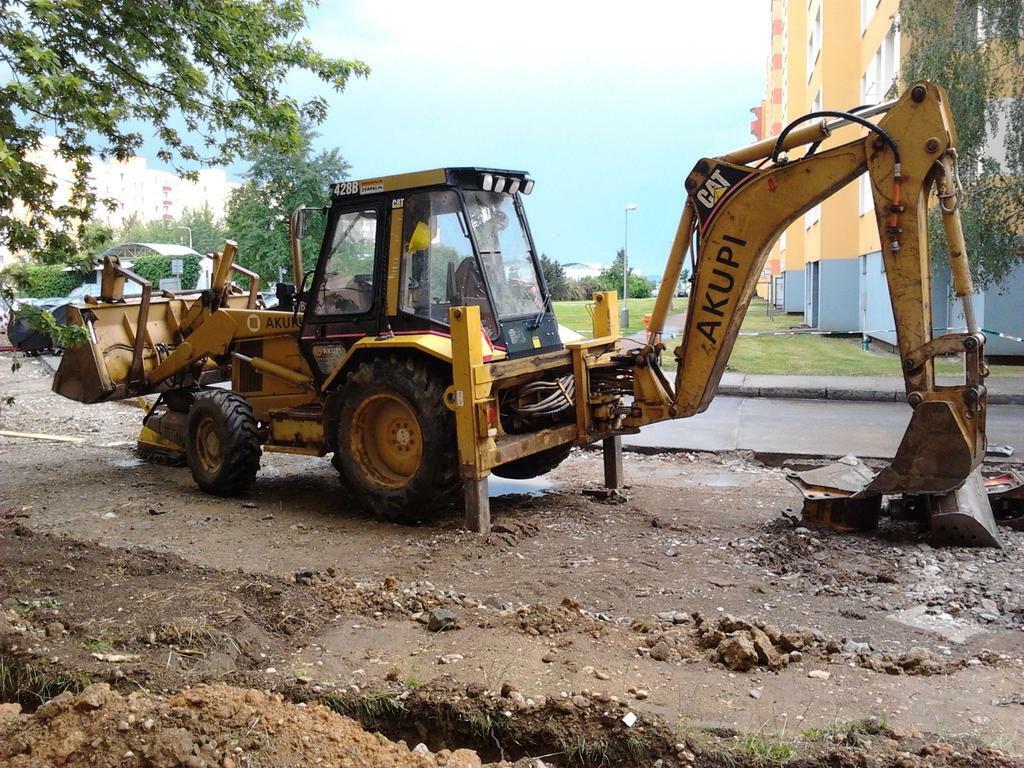 Re: Cat 428b