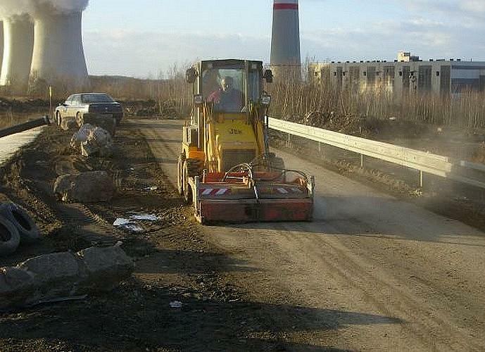 JCB 1 CX s koštětem