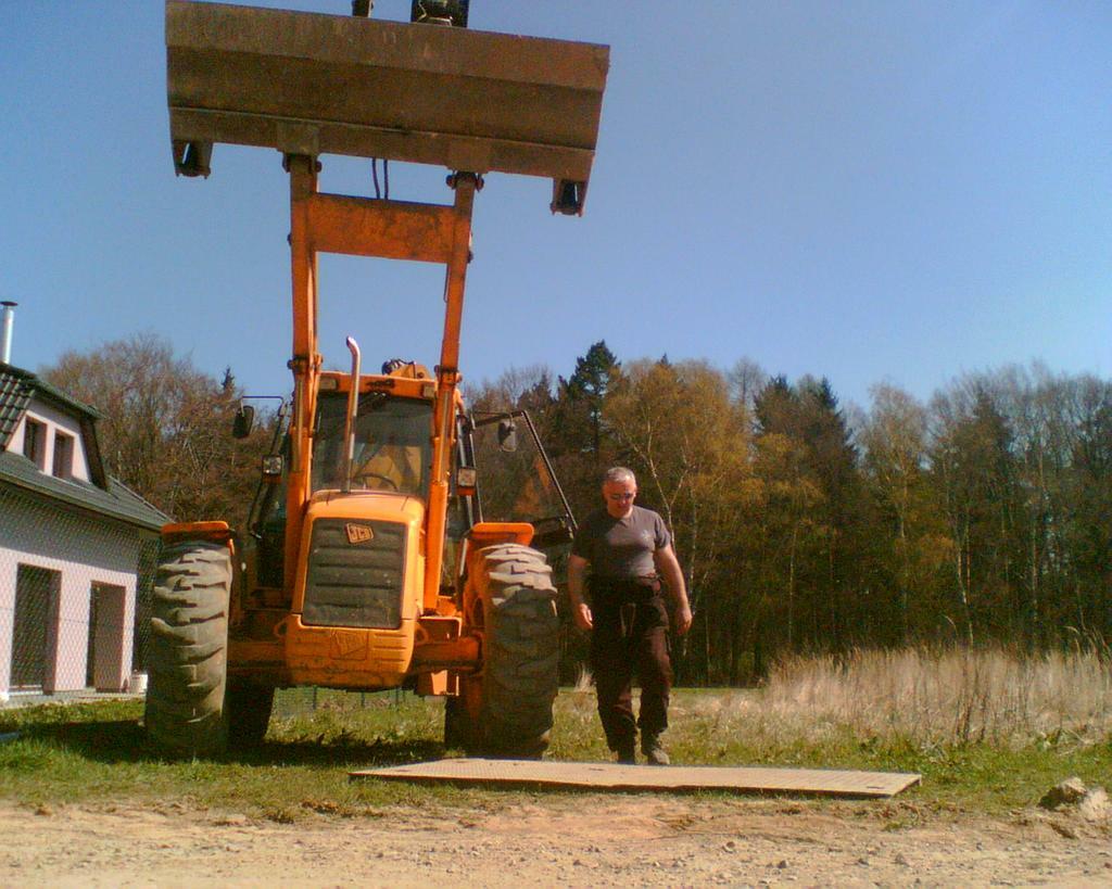 Nabízím práci bagristy na vašich strojích.