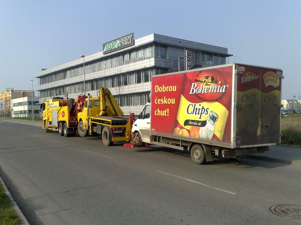 Re: Nabízíme přepravu strojů 0-24 tun,odtahy,vy...