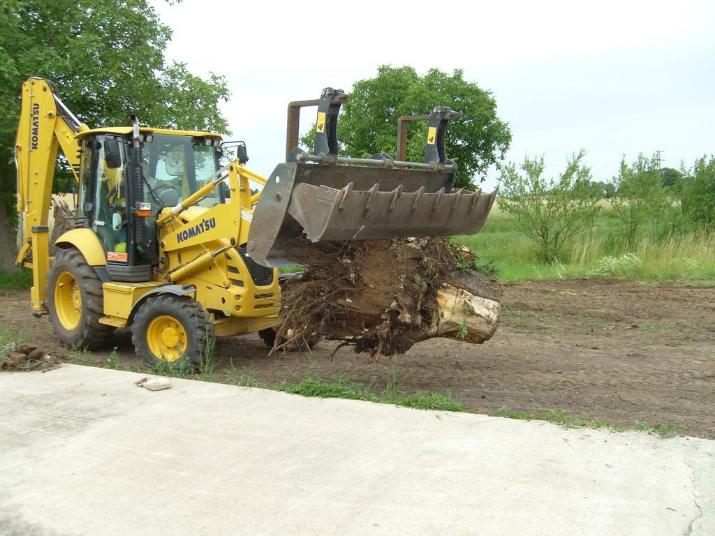 Přijmu strojníka na rypadlo-nakladač Komatsu WB 97r
