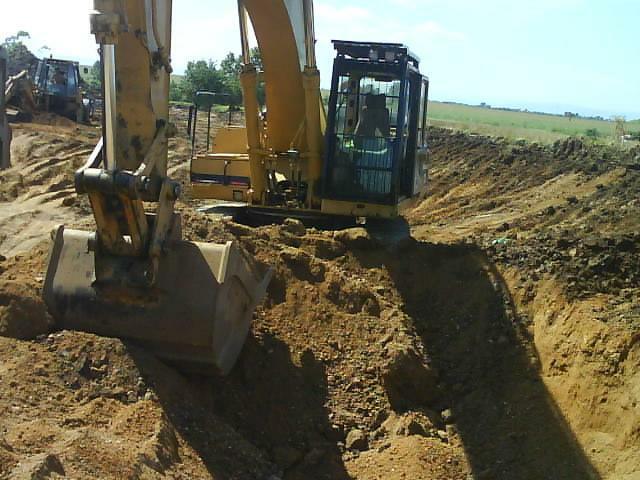  strojnik  hledám práci  na  kolového nakladače nebo pásového rypadla+dozer