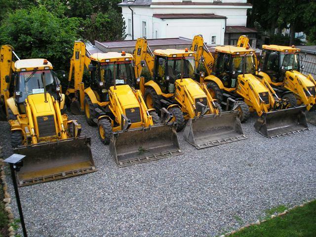Strojník JCB 3CX