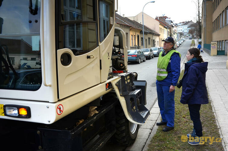 Recenzování rypadla Terex TW 110