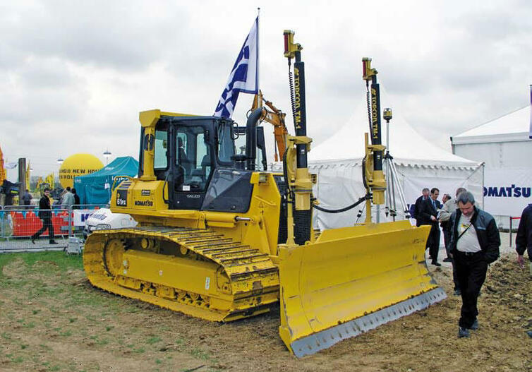 Dozer Komatsu D 61 PX s nivelací Topcon