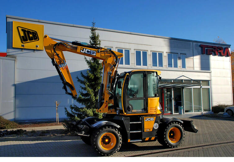 JCB Hydradig JS110W před sídlem společnosti Terramet v Čestlicích