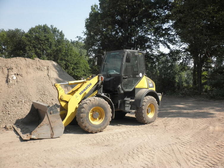 Kompaktní kolový nakladač Komatsu WA90