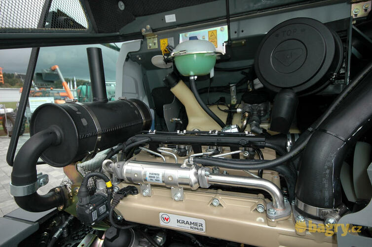 Motorový prostor kolového nakladače Kramer 5095