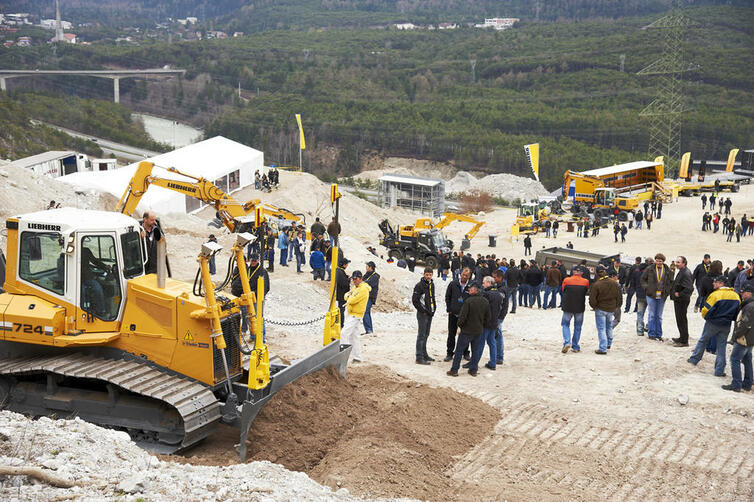 Návštěvníci RoadShow si vystavené stroje nejen prohlédnou, ale i vyzkouší v praxi