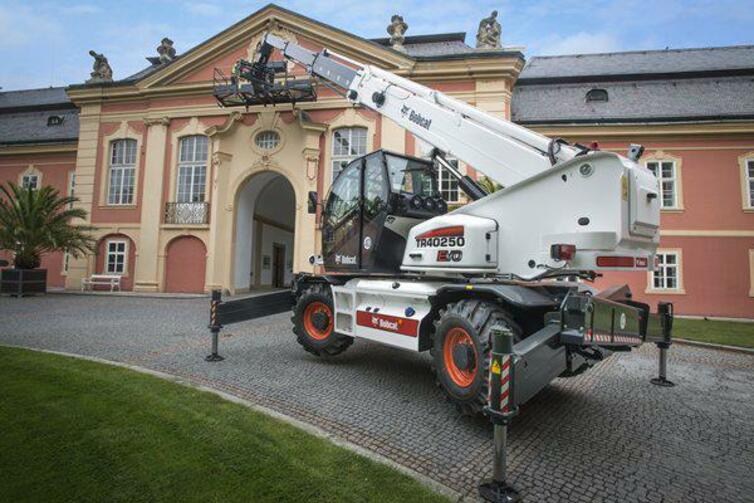 Otočný teleskopický manipulátor Bobcat TR40250 EVO