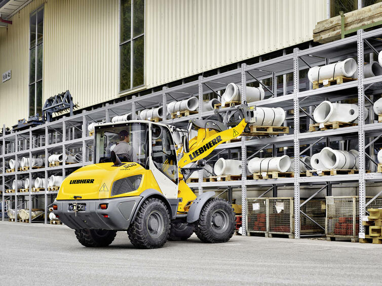 Milník č. 2 - Liebherr L 506 Compact