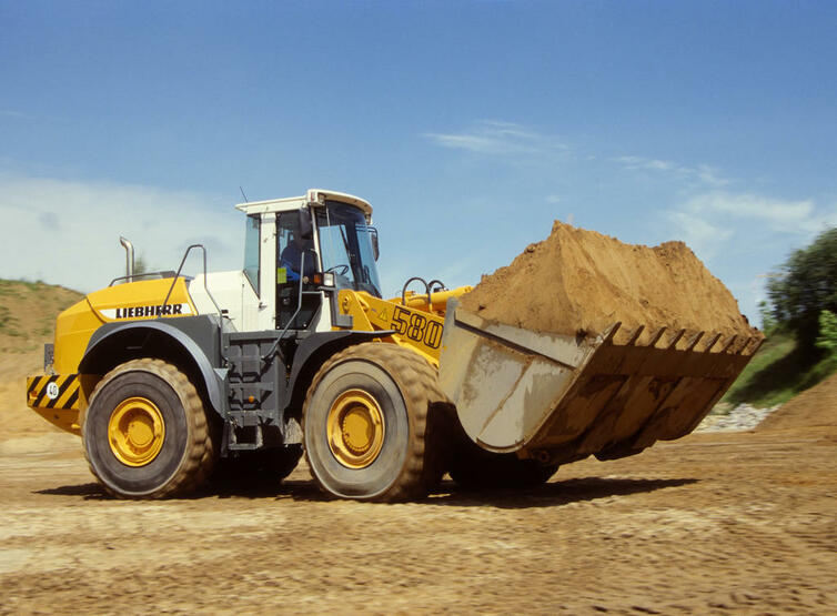 Milník č. 4 - Liebherr L 580