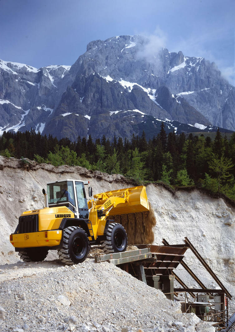 Milník č. 6 - Liebherr L 522