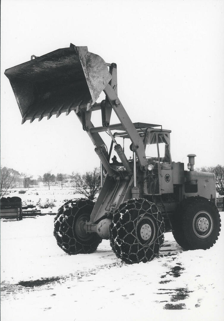 Milník č. 9 - Liebherr LSL 1500