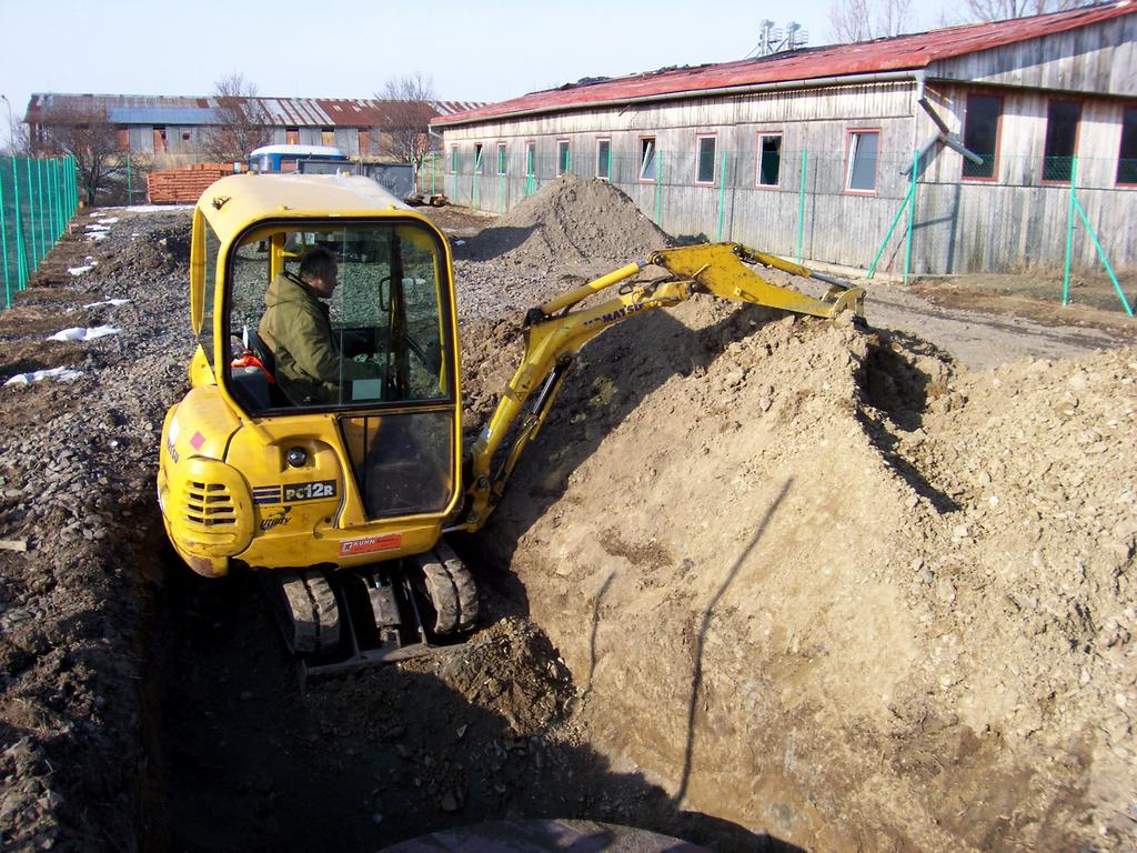 KOMATSU PC 12R-8