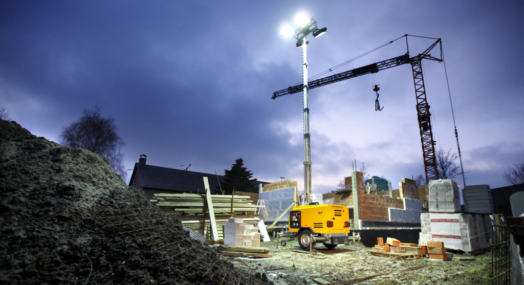 Atlas Copco ozáří stavby novou světelnou věží