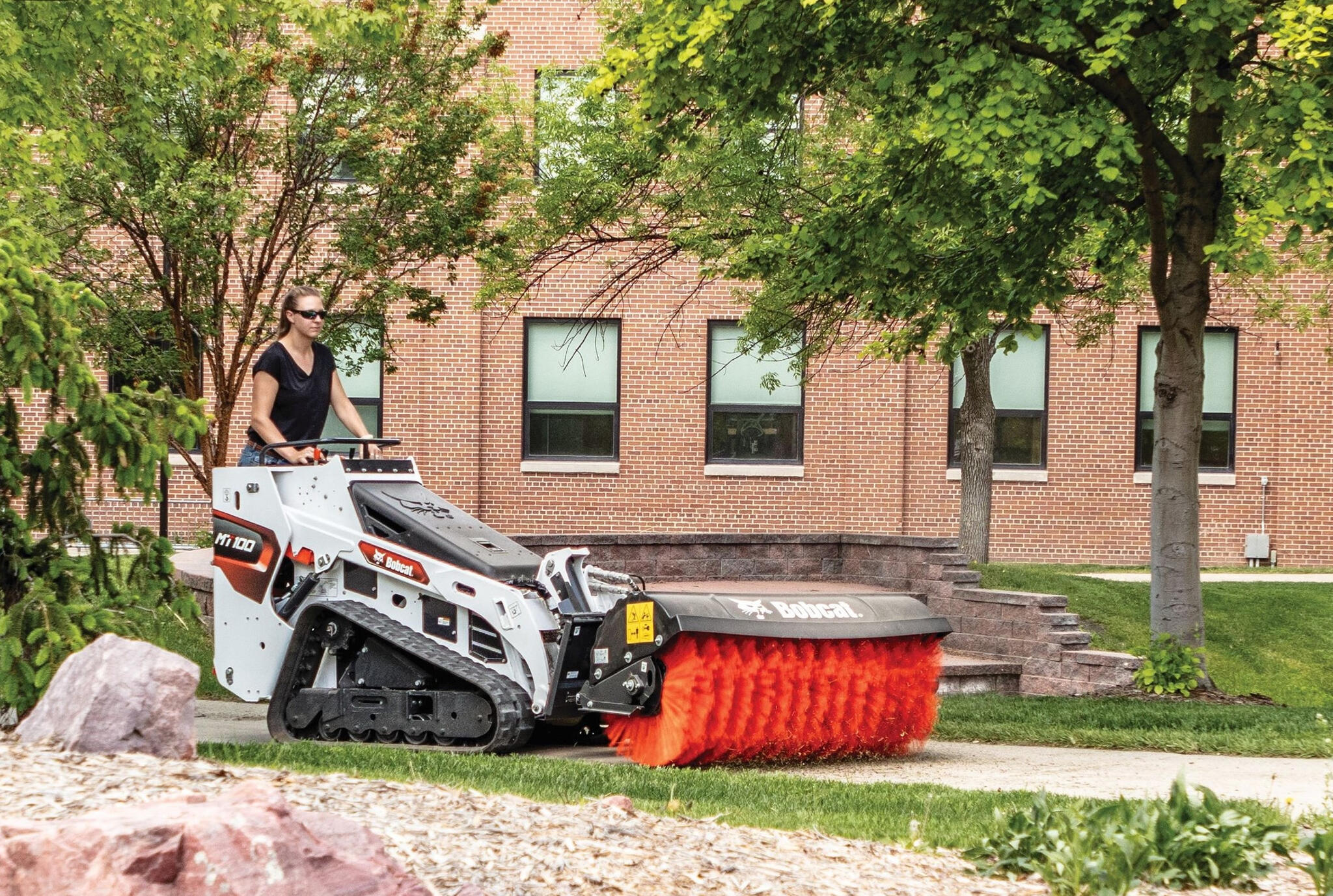 01. Bobcat MT100