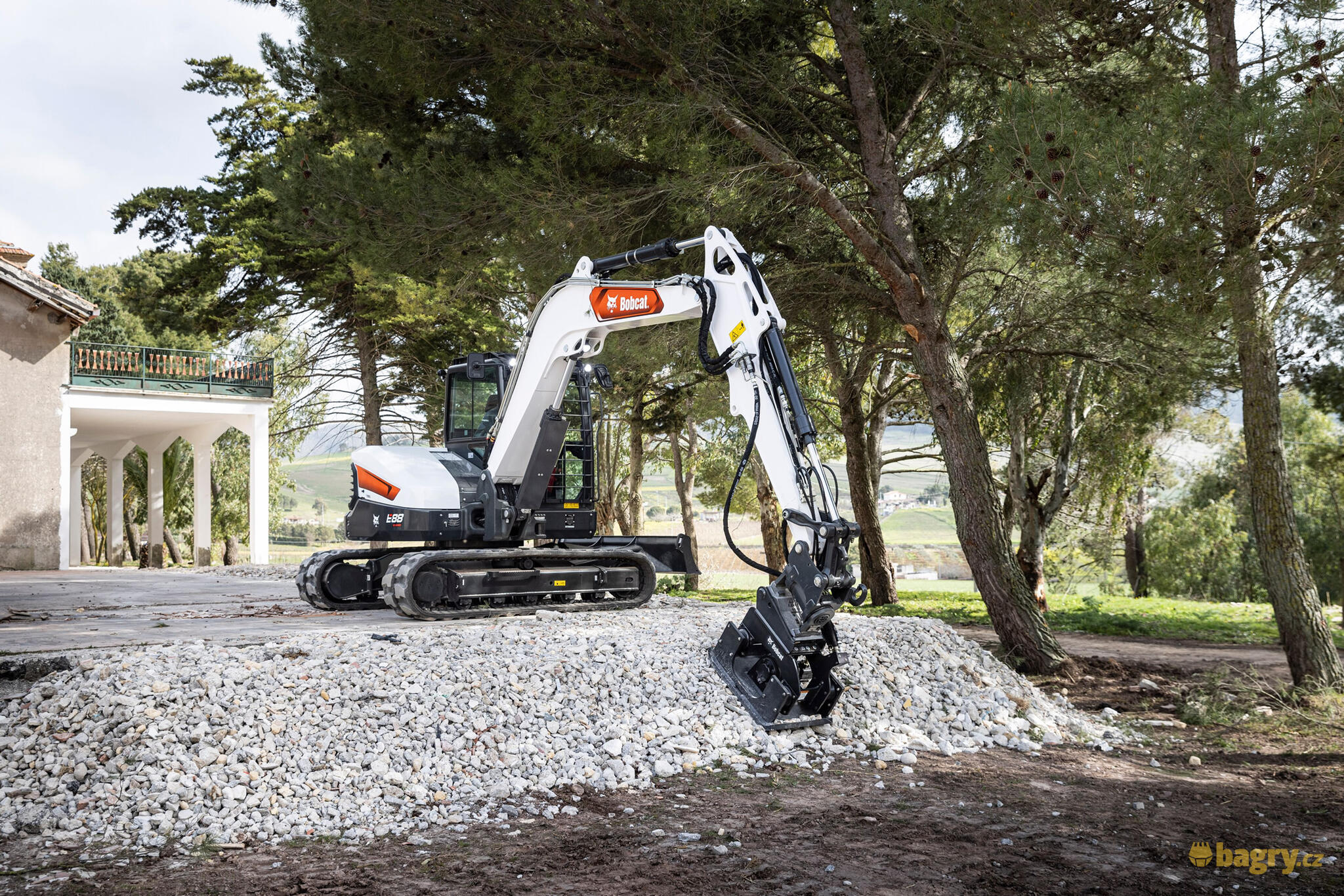 04. Bobcat E88 R2-series