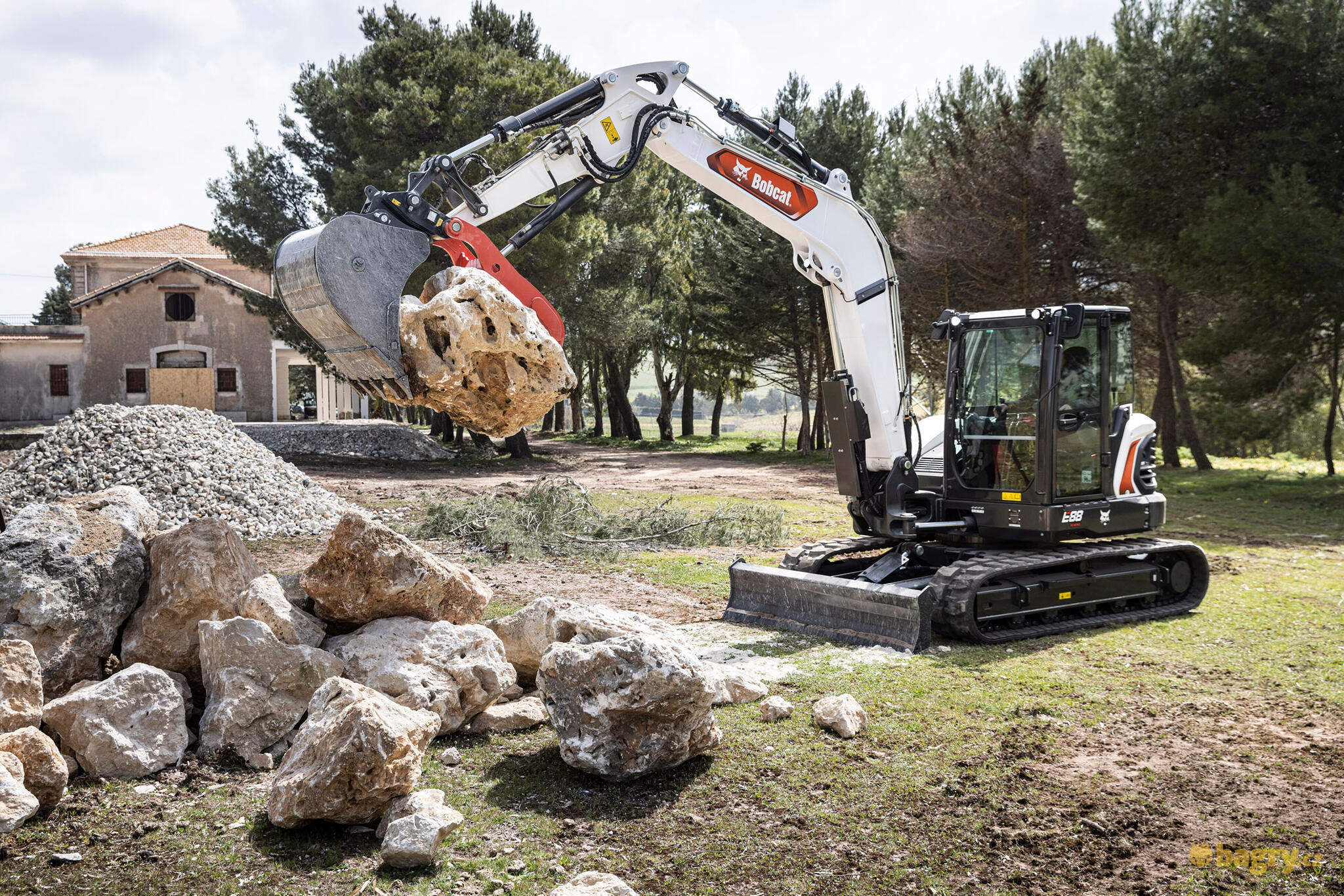 Bobcat uvádí nové 8tunové rypadlo E88 