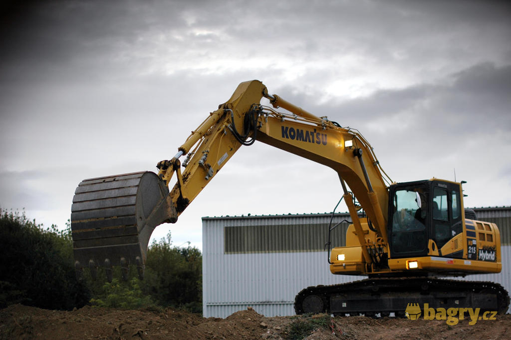 Hybridní pásové rypadlo Komatsu HB215LC-2