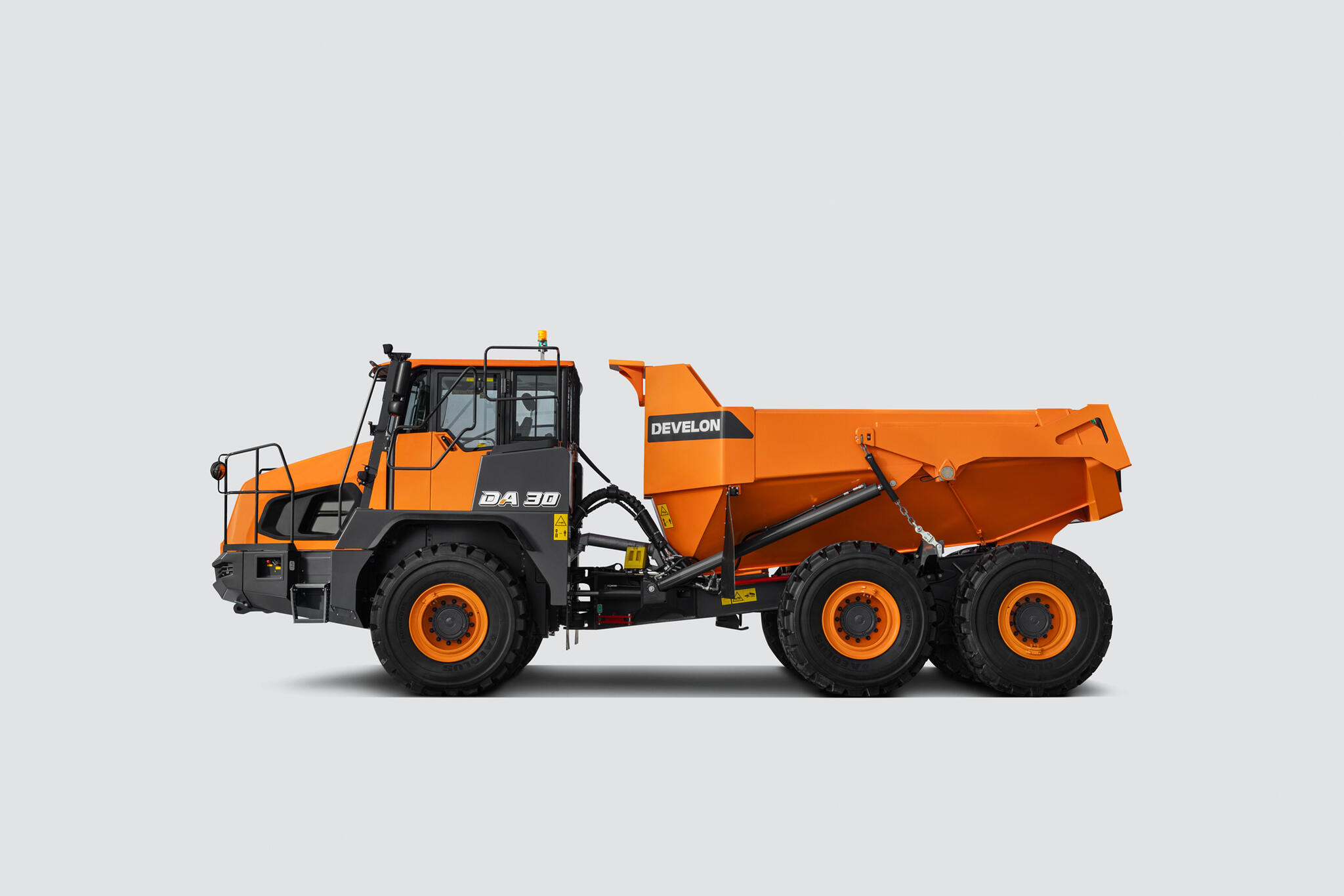 DEVELON DA30 zboku