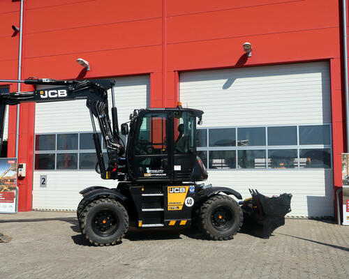 Kolové rypadlo JCB Hydradig HD110W v elegantní černé barvě
