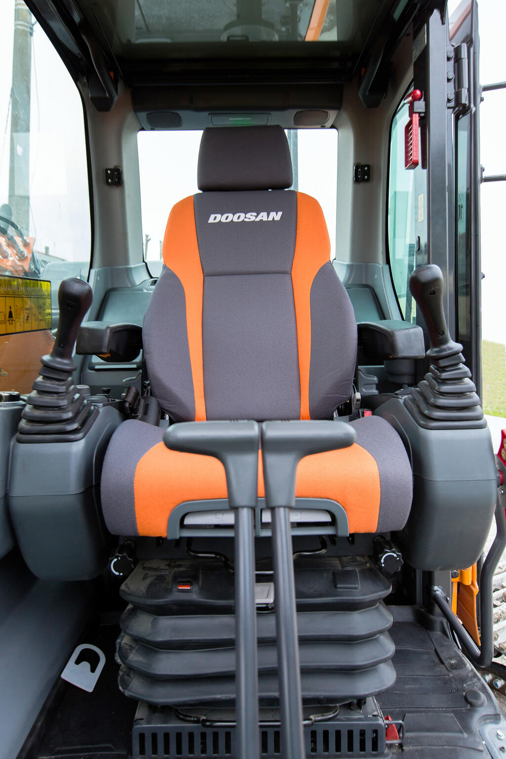 Interiér modelu DX235DM