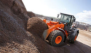 Hitachi přináší na trh nový nakladač ZW220-5