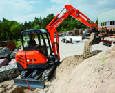 Hitachi ZX27-3 nabízí výkon i snadný transport