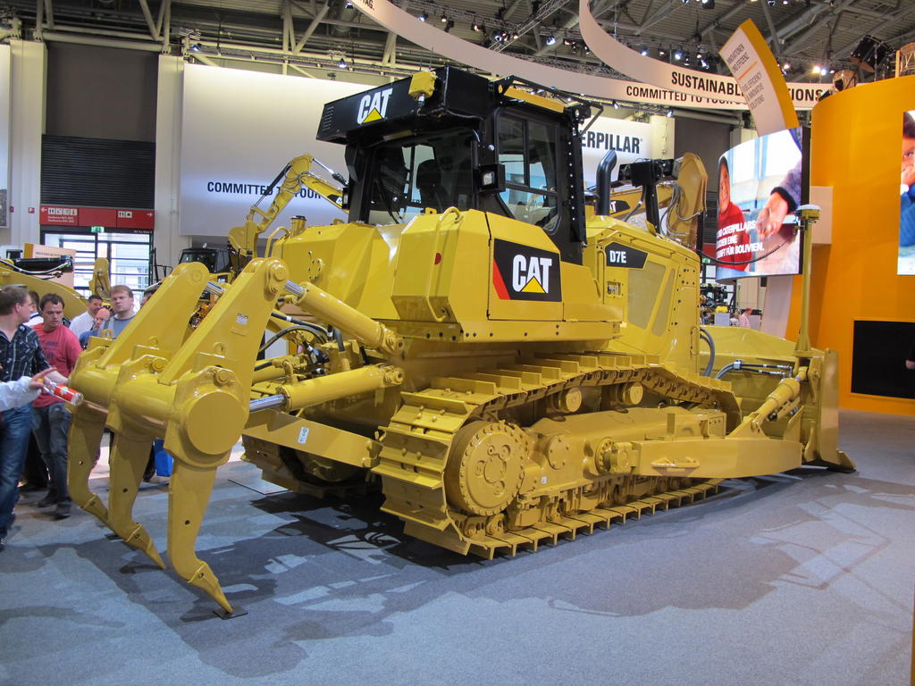 Jak snížit náklady podnikatelům ve stavebním průmyslu? Společnosti Zeppelin a Caterpillar ukázaly směr na veletrhu bauma 2013