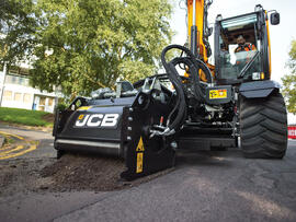 JCB Pothole Pro dorazil do ČR