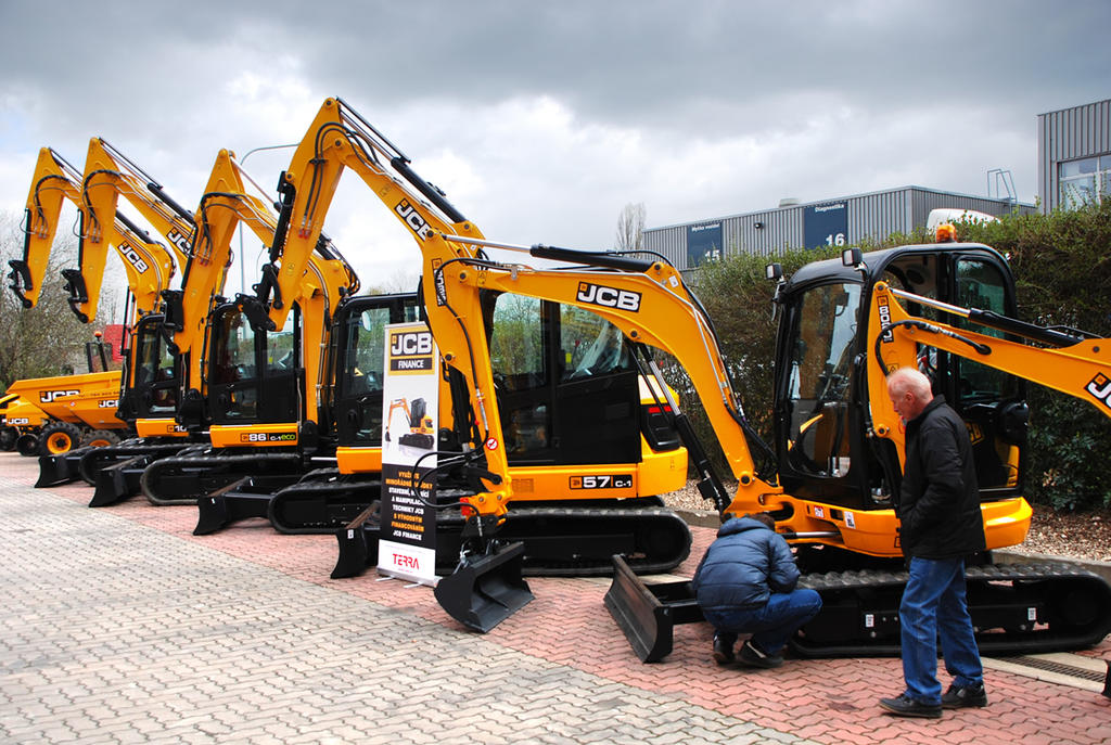 Nová řada minirypadel JCB