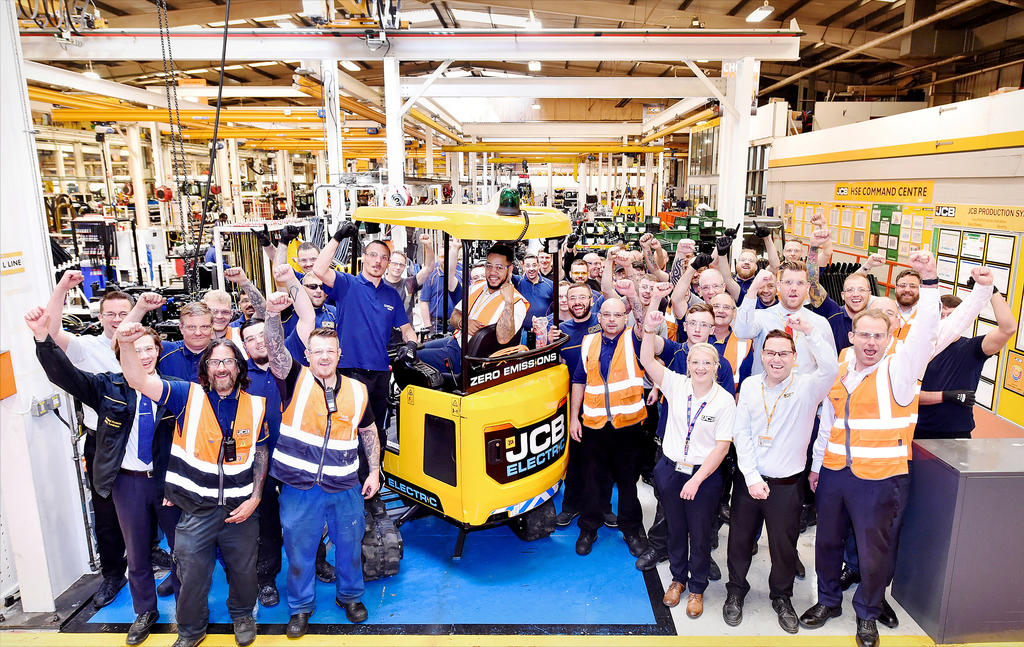 JCB vyrobilo prvních 50 elektrických minirypadel