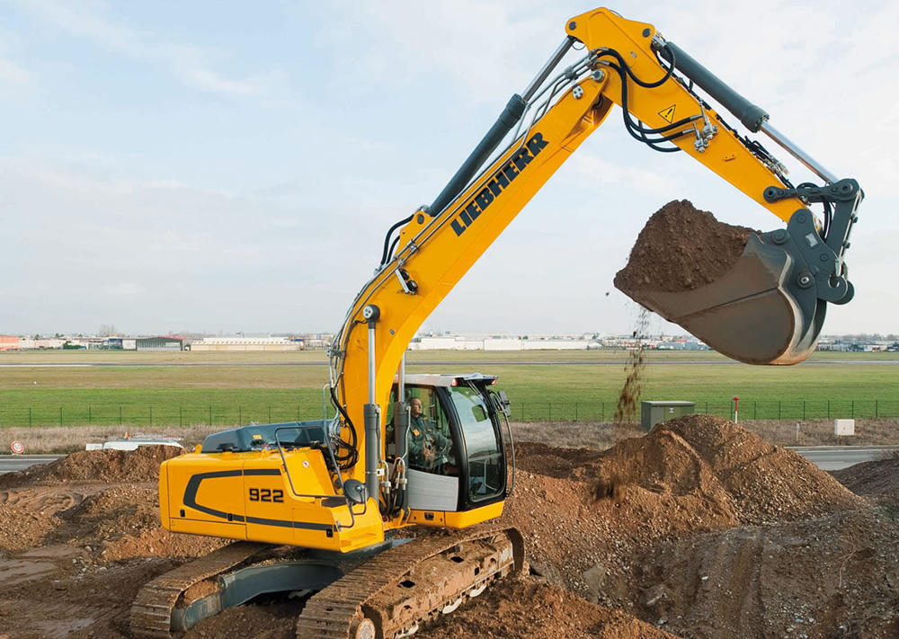 Liebherr představí na veletrhu Bauma 2013 pásové rypadlo R 922 o hmotnosti 22 tun